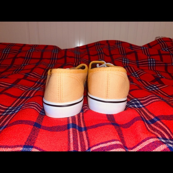 Sneakers - Picture 4 of 4